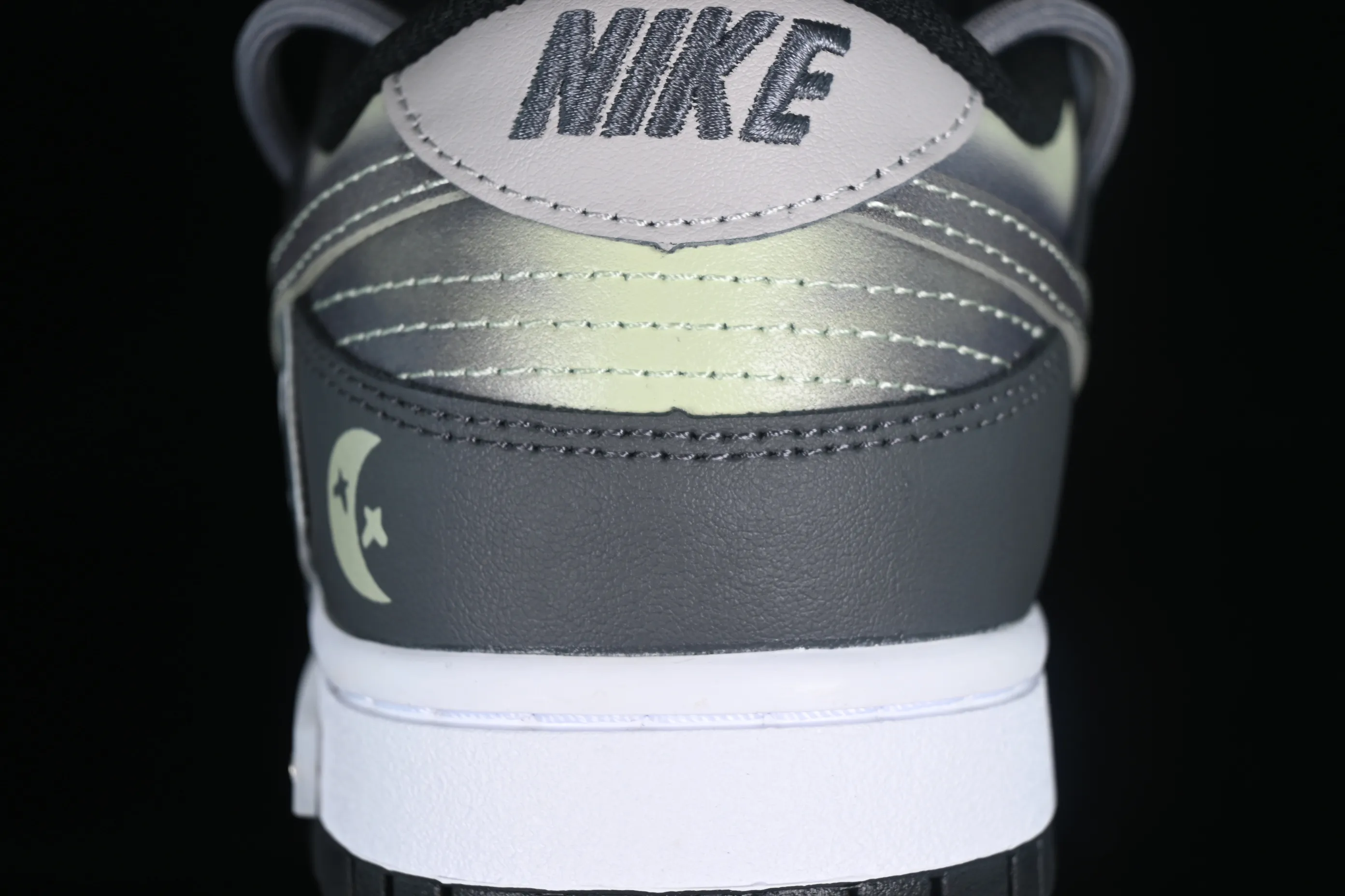 All categories Nk SB Dunk Series Nk SB Dunk Low Low-top sneakers Nk SB Dunk Low Lot "Tide" Panda Prank-Moon Tie Rope SB Dunk Series low-top casual sports skateboard shoes FD1232-001